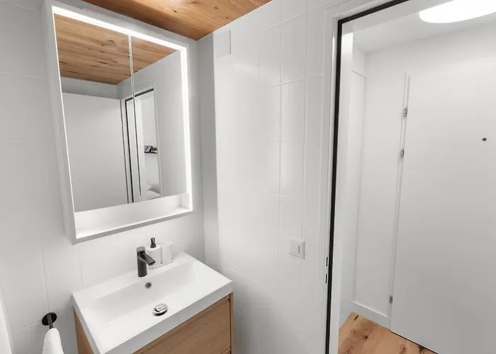 Elegant A Proximite Des Pistes Et Des Bains דירה